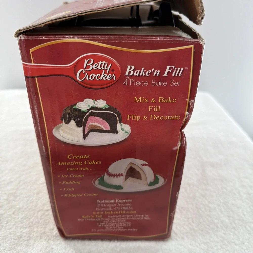 Betty Crocker Bake n Fill Cake Pan Set with Dome 4 Piece Bake Set Open box